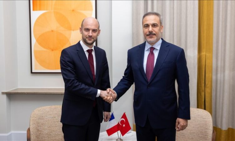در دیدار با وزیر خارجه فرانسه؛ فیدان: ترکیه با قدرت به مبارزه با پ.ک.ک و داعش ادامه خواهد داد