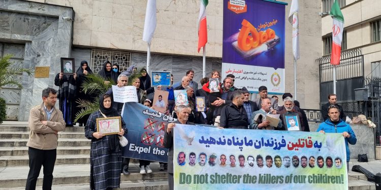 اخراج تروریست ها مطالبه خانواده شهدای ترور از دولت‌های اروپایی