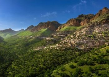 سروآباد در محاصره زیبایی ها