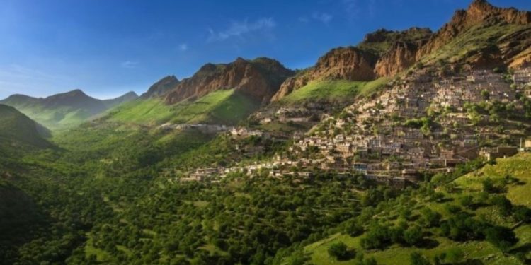 سروآباد در محاصره زیبایی ها