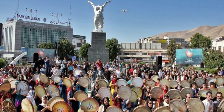 اعلام برنامههای هفته فرهنگی سنندج/ از کارناوال موسیقی تا جشنواره اسب سواری