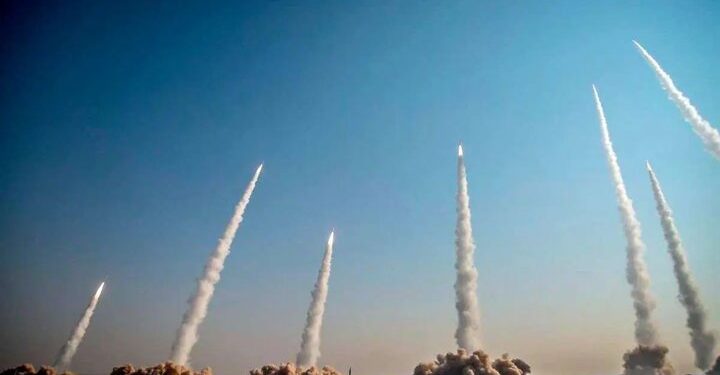 تحلیلگر عراقی: تل‌آویو این بار پاسخ متفاوتی از سوی ایران دریافت می‌کند