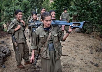 اولین گروه از اعضای پ.ک.ک سلاح‌های خود را در عراق تحویل می‌دهند