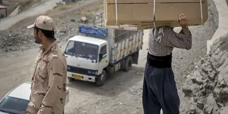 بانه، مریوان، سروآباد و سقز مشمول قانون تجارت مرزی‌اند/ قانون ساماندهی و نظارت بر تجارت مرزی رسماً در کردستان آغاز شد