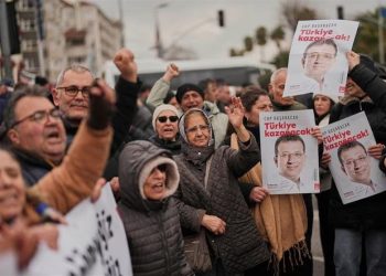 مقاله امام اوغلو درباره دموکراسی ترکیه در نشریه گاردین