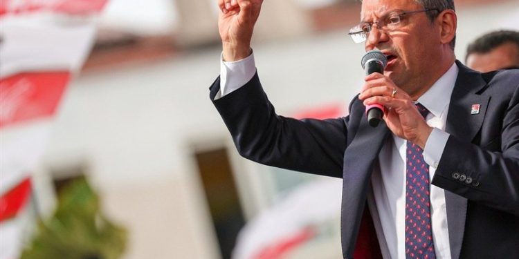 آتش در خانه بزرگترین حزب مخالف در ترکیه