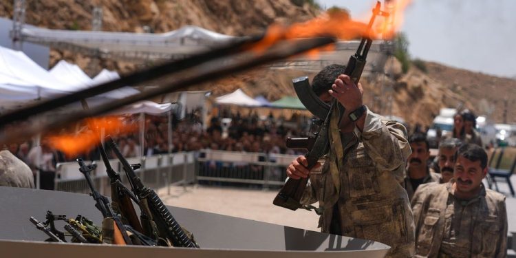 مشاور اردوغان: قانون اساسی تازه برای صلح با کردها و آینده سیاسی ترکیه ضروری است