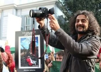 هاکان توسون روزنامه نگار مستقل در استانبول مورد حمله قرار گرفت